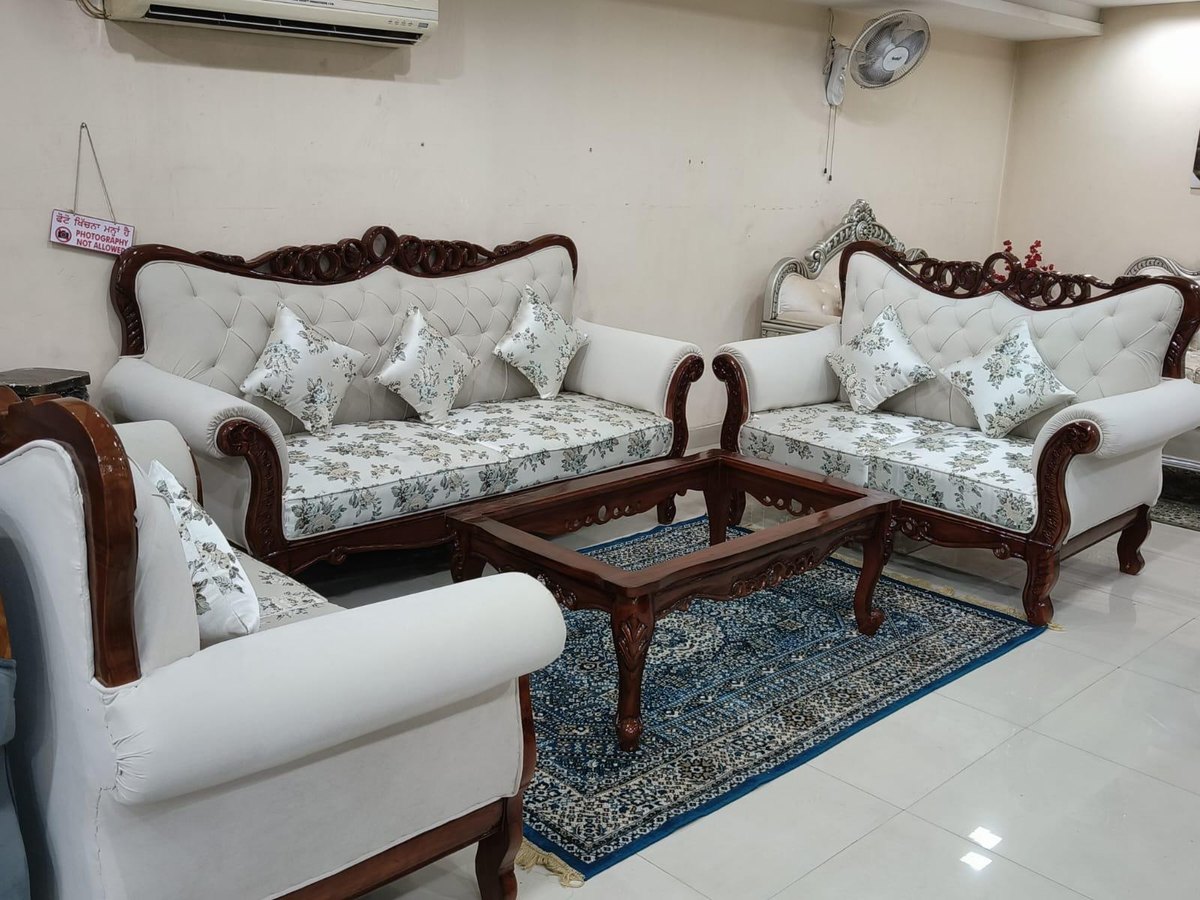 Carved sofa set made to measure for a Dubai living room by ELEVE