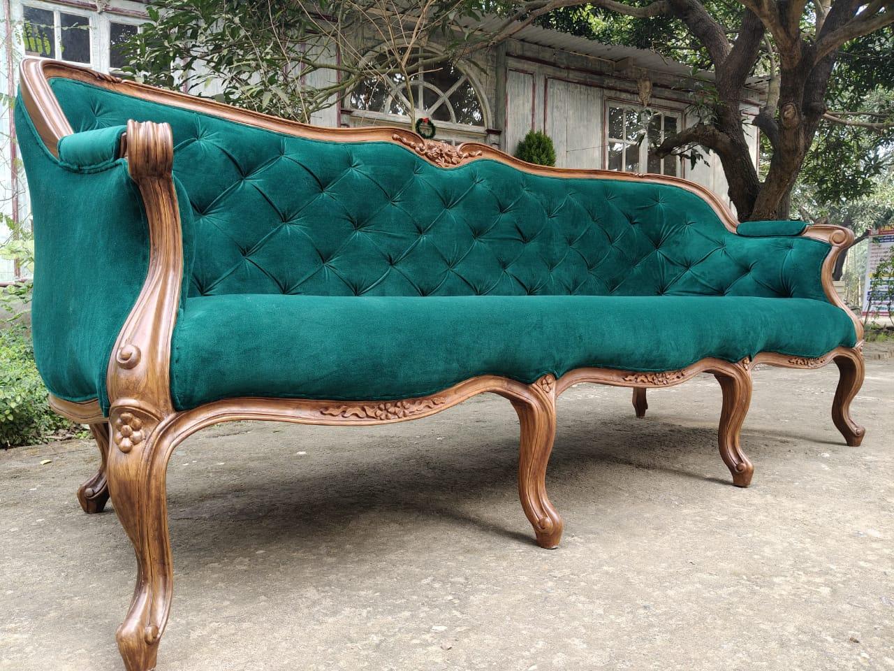 Luxury bespoke sofa collection by ELEV&Eacute; in Dubai